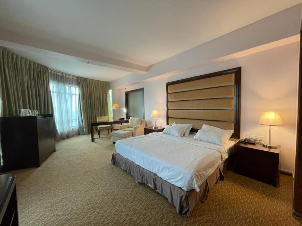 Oriental Crystal Hotel Kajang Extérieur photo