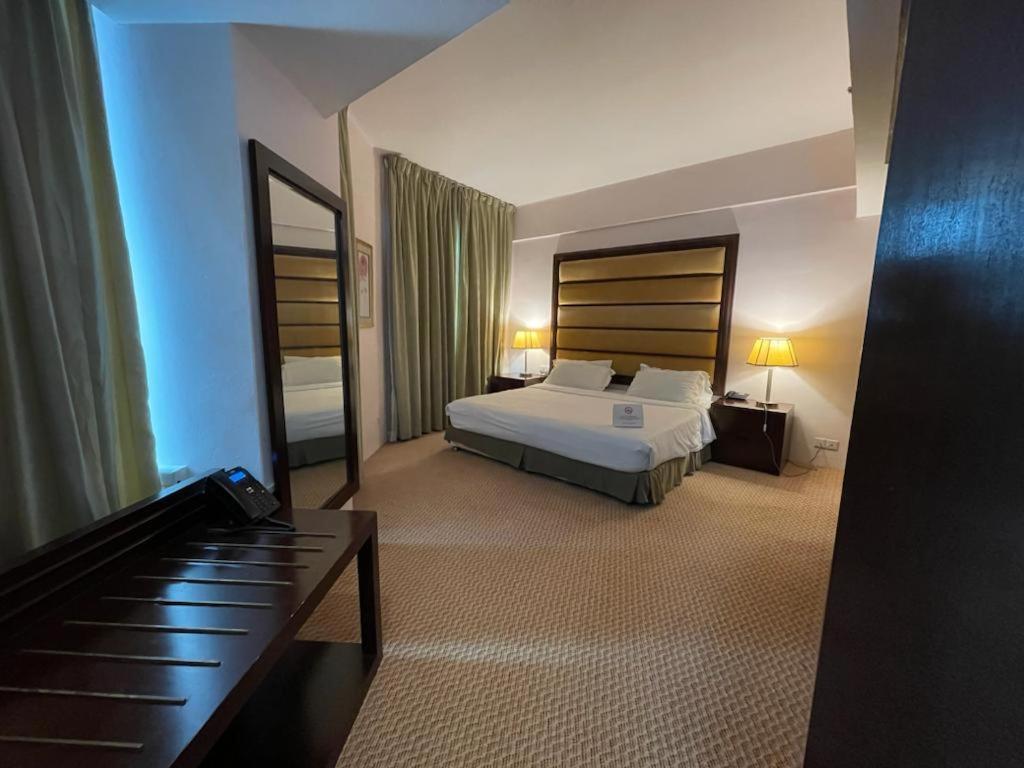 Oriental Crystal Hotel Kajang Extérieur photo